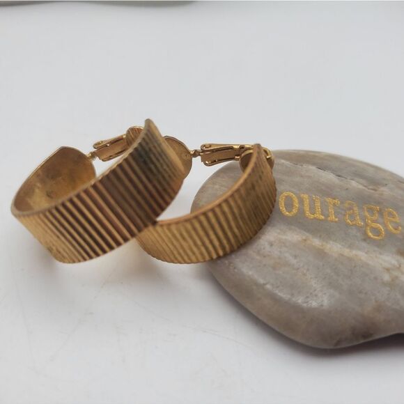 Hoop line patterned clip on earrings‎ estate antique formal evening